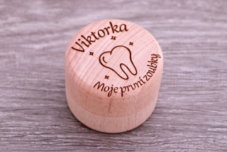 Dřevěná krabička na zoubky se jménem